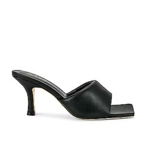 Black Alohas Puffy Mule heel